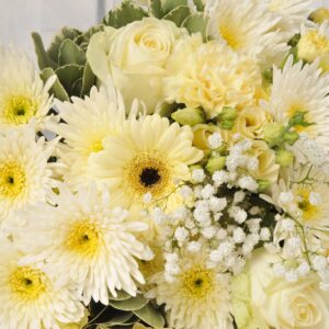 Cream-and-Lemon-Mixed-Bouquet-2