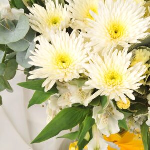 Cream-and-Lemon-Mixed-Bouquet-3