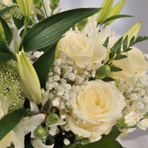 Deluxe-White-Flower-Bouquet-3