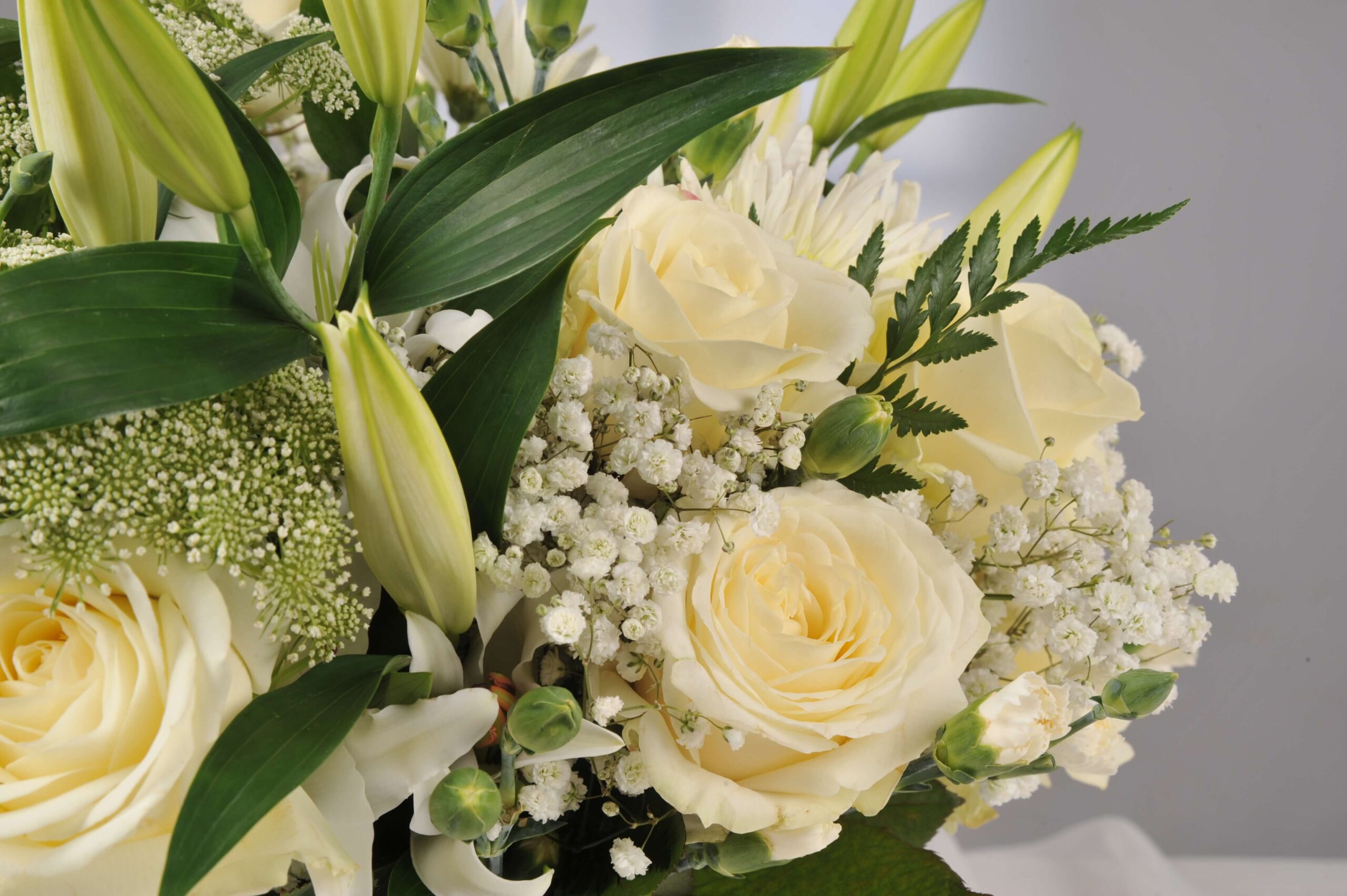 Deluxe White Bouquet Flowers