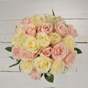 Sweet-and-White-Avalanche-Rose-Bouquet-m-scaled.