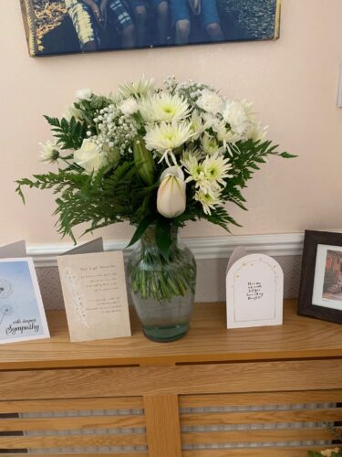 Deluxe White Flower Bouquet photo review