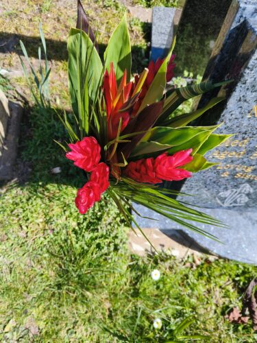 Striking Beauty Exotic Tropical Bouquet photo review