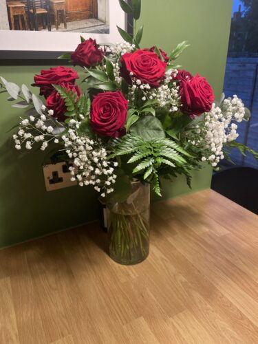 12 Luxury Red Naomi Roses photo review